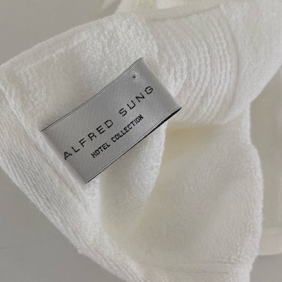 Girls Bathroom Embroidered E White Hand  Towel With Full Pastel Ruffles - Picture 6 of 6